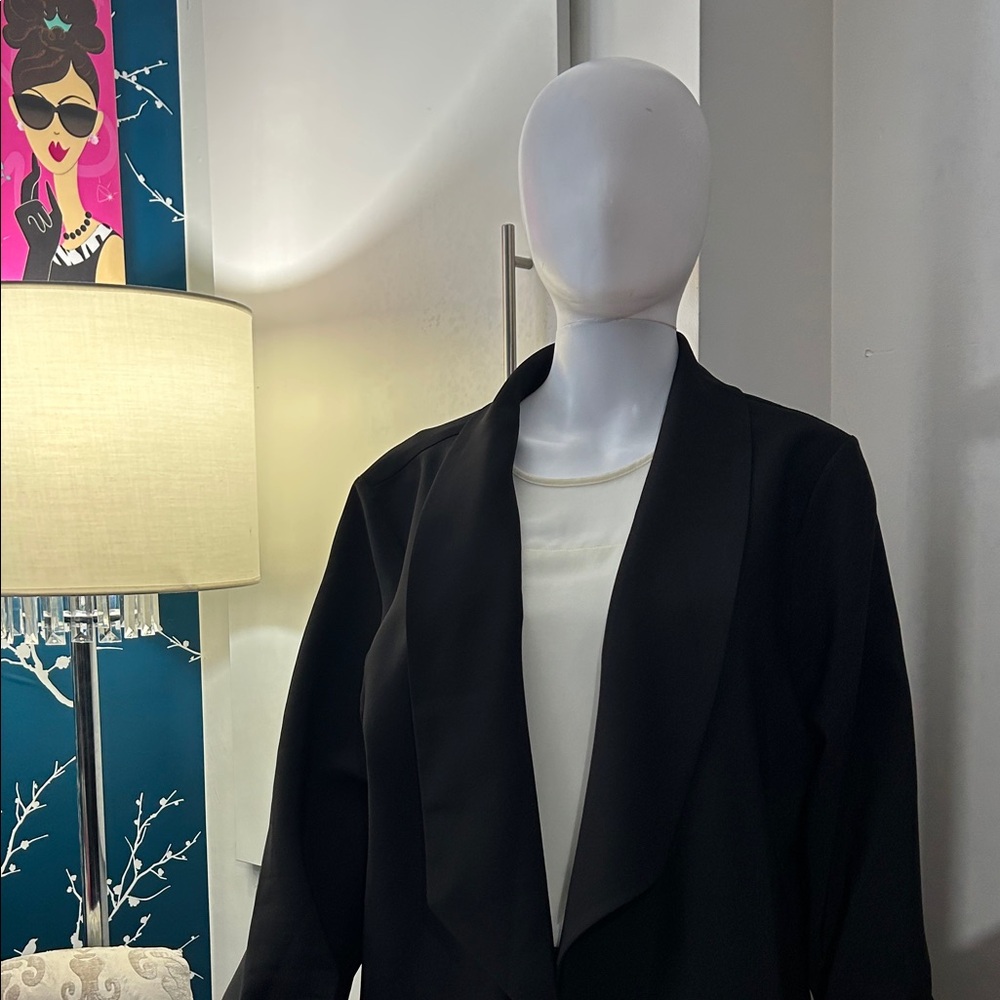 Chic Black Women's Blazer - Picture 3 of 16